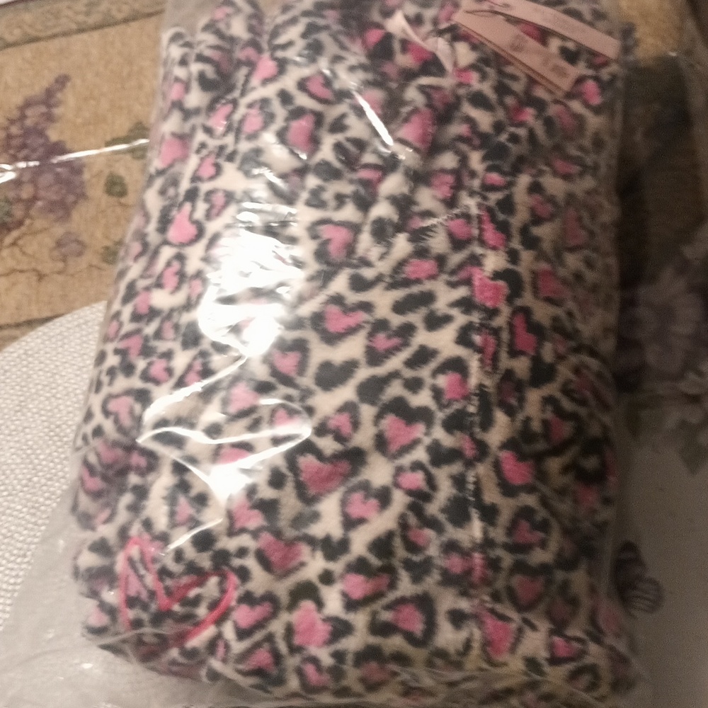 Brand New in Opened Bag Victoria Secret Women's Robe